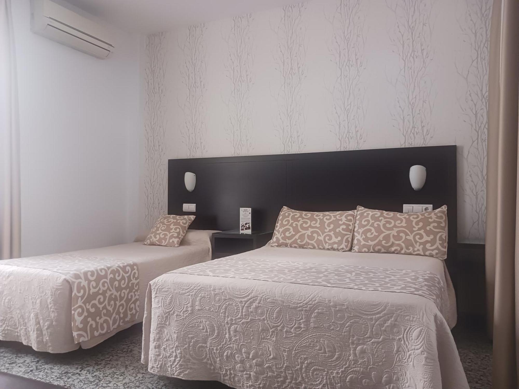 Hotel De Los Faroles Kordoba Bagian luar foto